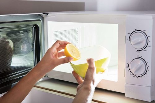Как эффективно очистить микроволновку с помощью лимона?