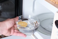 Как очистить микроволновку лимонной кислотой в домашних условиях?