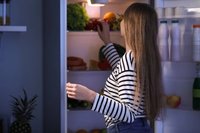 Как почистить дренажное отверстие в холодильнике своими руками?