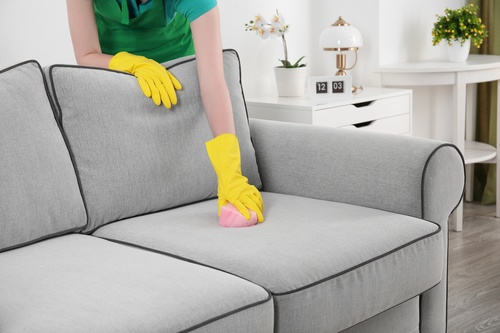 Как почистить мебель в доме?