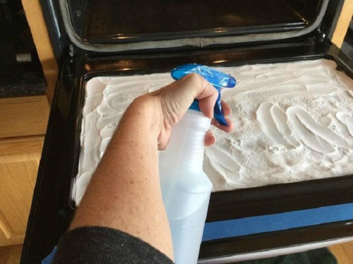 Как помыть стекло в духовке изнутри от жира