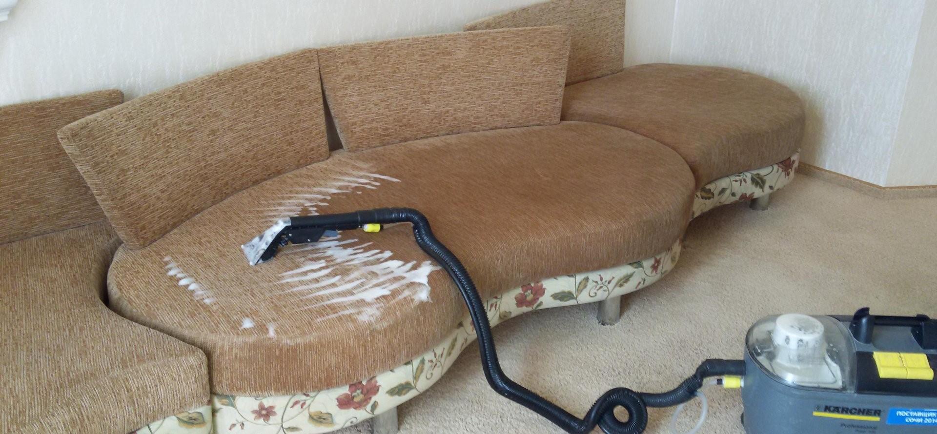 Как сделать в домашних условиях химчистку дивана влажным способом