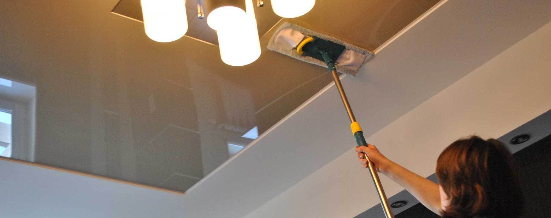 Как правильно помыть натяжной глянцевый потолок