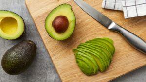 Советы как хранить авокадо целое, разрезанное, спелое и еще не созревшее