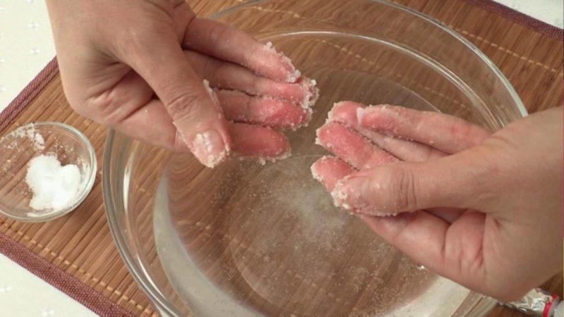 Как убрать суперклей с кожи рук быстро и безболезненно: 8 проверенных способов