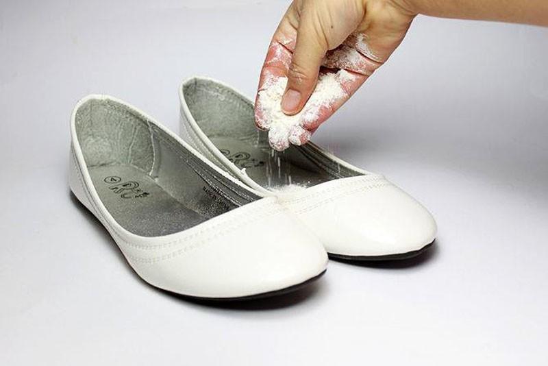 15 простых способов как убрать запах из обуви
