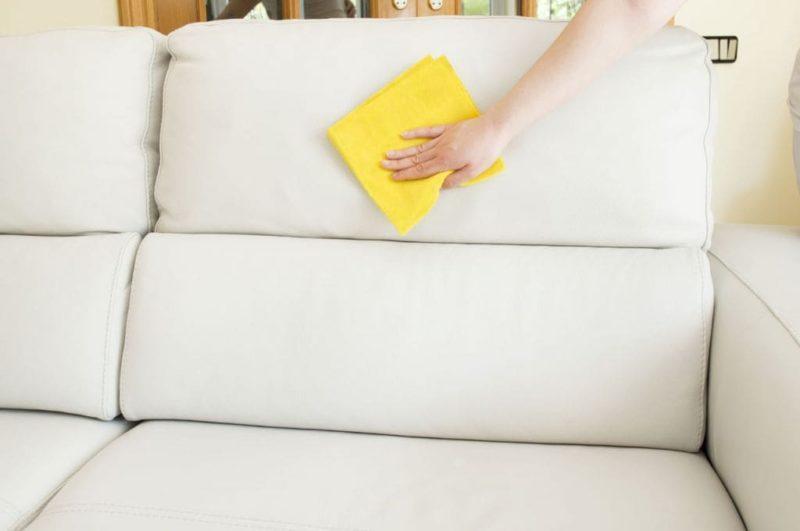 Химические и народные средства для чистки дивана: 20 проверенных методов
