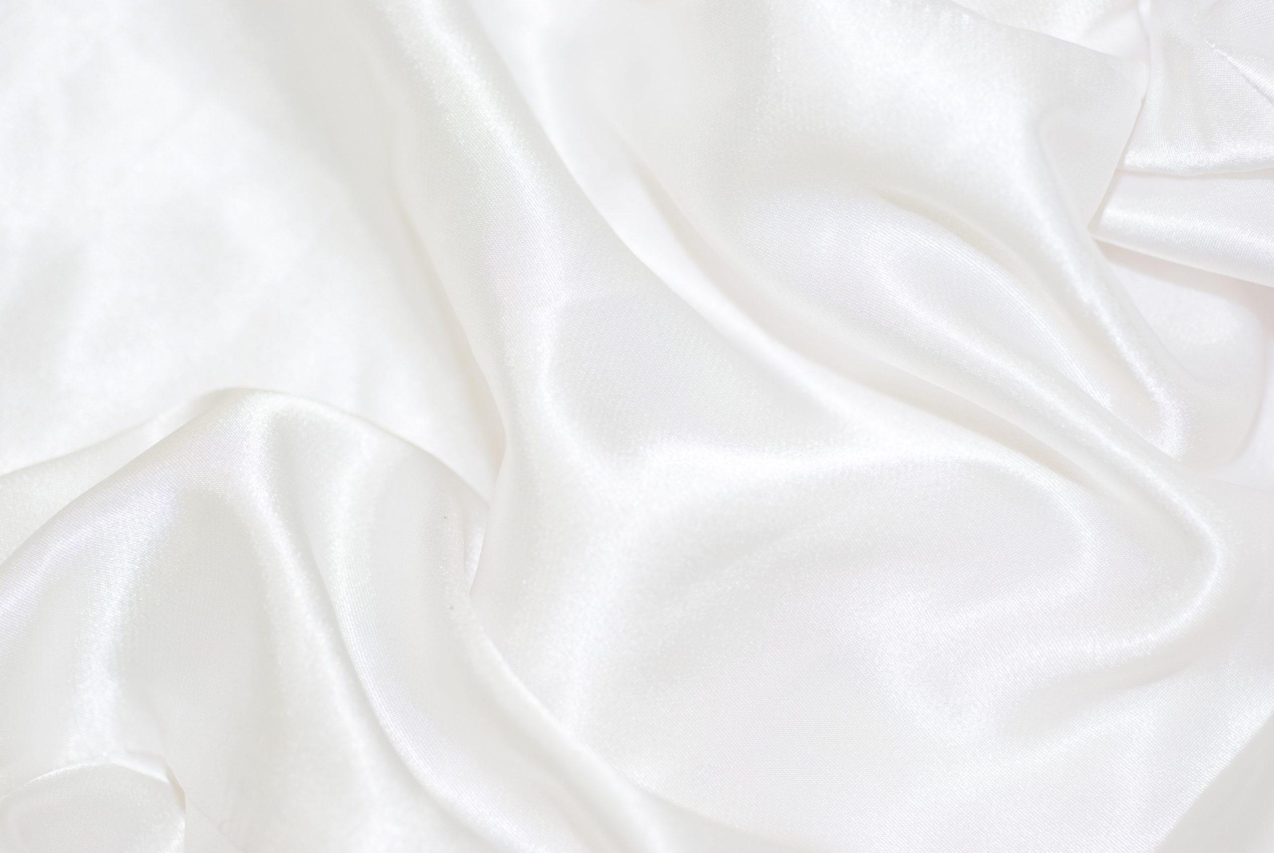 Шёлковая белая ткань